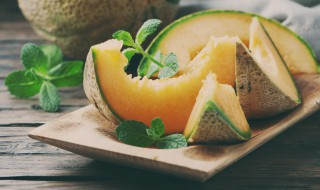 吃了坏的哈密瓜会怎样 水涌坏的哈密瓜的后果