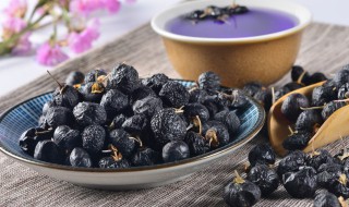 为什么黑枸杞泡出来的水是绿色的 黑枸杞泡出来的水是绿色的原因