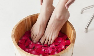 喝剩的中药渣可以泡脚吗 能不能用喝剩的中药渣泡脚