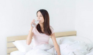 梦见自己用杯子喝水 梦见杯子的意思