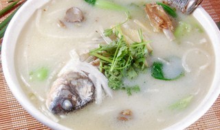 鲫鱼汤怎么炖 炖鲫鱼汤的方法