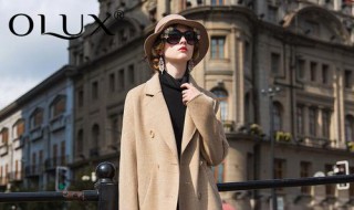 双面羊绒格子大衣怎么搭配好看 教你穿出国际大牌范