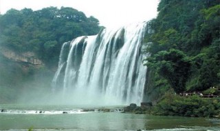 望庐山瀑布全诗是什么意思 望庐山瀑布是谁写的