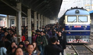 火车晚上为什么要拉窗帘 来看看原因吧