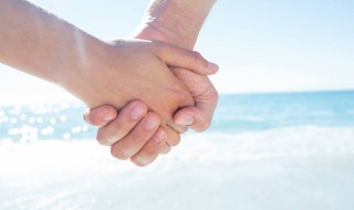 我俩手牵手是什么歌曲 由谁演唱的