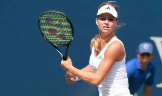 网球正手握拍方式 网球好玩吗