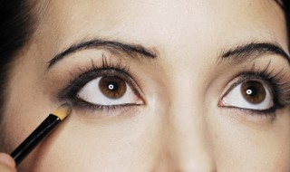 卸眼妆的正确方法 卸眼妆的正确方法是什么