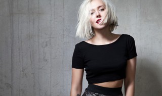 黑色上衣配什么裤子 黑色上搭配什么裤子