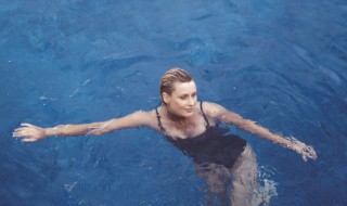 学侧泳的正确方法 学侧泳的正确方法技巧