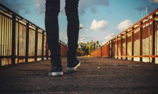 感慨人生的短句子说说 有什么感慨人生的句子