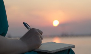 浮光跃金的意思 浮光跃金的解释