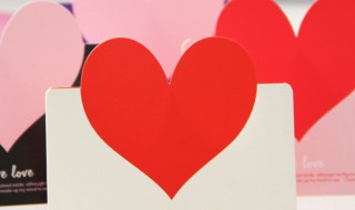 送女朋友礼物贺卡怎么写 怎么写女朋友礼物贺卡