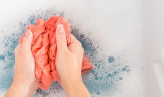 花露水洗衣服的时候什么时候放 花露水洗衣服的时候什么时候放合适