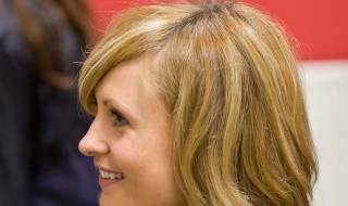 染发剂滴在瓷砖上怎么能处理掉 染发剂滴在瓷砖上如何能处理掉