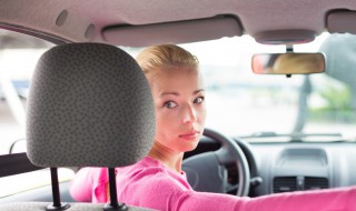 倒车怎么防止蹭车头 正确的倒车方法是怎样的