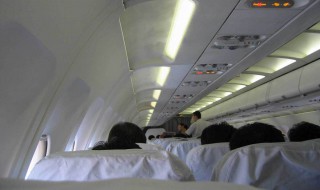 坐飞机步骤 坐飞机要系安全带吗