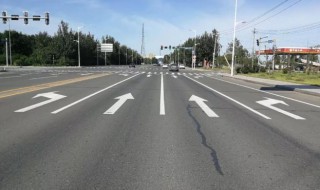 直行车道右转违章吗 汽车右转注意事项