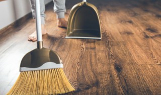 地面上的玻璃怎么清洗干净 地面上的玻璃怎么清理干净