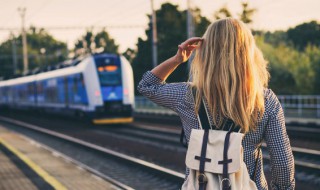 下大雨火车为什么要停 下雨火车要停下来的原因