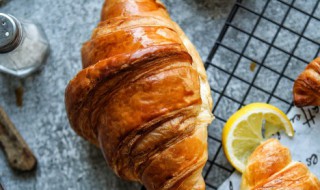 葱花肉松牛角包的做法 关于葱花肉松牛角包的做法