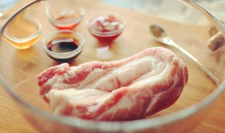 如何制作好吃的辣白菜五花肉烧土豆 好吃的辣白菜五花肉烧土豆如何制作