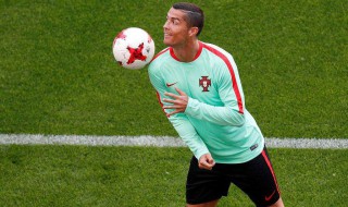 足球肩部颠球技巧 轻轻松松学会肩部颠球