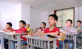 请问单打独斗是什么意思 单打独斗成语的解释