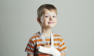 男孩英文名简单大方 好听的男孩名字