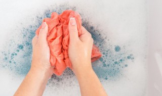 碳素笔画到衣服上有什么办法洗掉 碳素笔画到衣服上的清洗方法