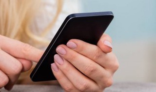 手机怎样往U盘里下载东西 有详细的操作步骤吗