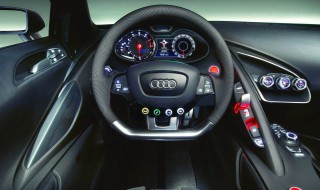 在车内怎么判断方向正 如何在车里判断车身是正的还是歪的？