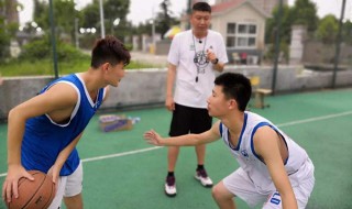 中学生篮球技巧训练 中学生怎么训练篮球
