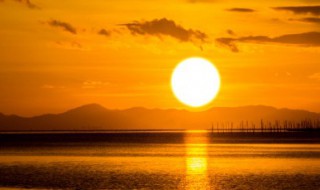 发朋友圈配落日的唯美句子 如何写配落日的唯美句子