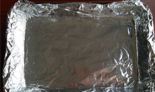 锡箔纸包装的食品能放进微波炉加热吗 用锡箔纸包装的食品能放进微波炉加热吗