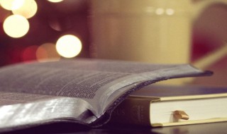 泪水涟涟的意思 泪水涟涟的解释