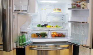 冰箱里有水是怎么回事 冰箱出水的解决办法