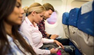 飞机上要全程系上安全带吗 哪些时候可解开安全带