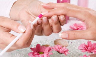 自己在家怎么卸美甲 遵循如下四个步骤