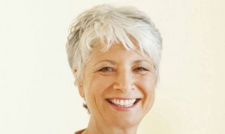 40岁的女人有很多白头发怎么办呀? 应该怎么解决