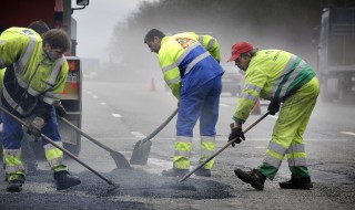 水泥路面修补砂浆的方法（水泥路面快速修补砂浆）