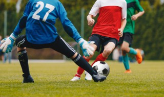 足球一对一防守步技巧 足球防守步法