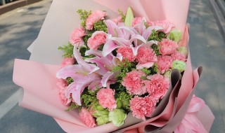 康乃馨菊花百合花的花语是什么 康乃馨菊花百合花的花语简单介绍