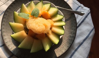 含蜜瓜水果盘怎么做 含蜜瓜水果盘怎如何