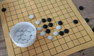 翻转棋策略与技巧 来看看具体的