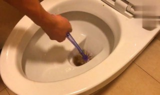 厕所便盆的陈年尿垢很厚用什么可去除 怎么去除便盆陈年尿垢