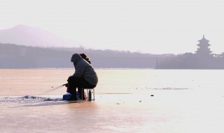 降温第一天还下点小雨能钓鱼吗 降温天气对钓鱼的影响