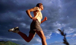 提高800米跑步成绩的技巧（提高800米跑步成绩的技巧是什么）