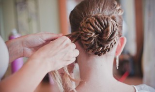 少女马尾发型绑扎方法 少女马尾发型绑扎方法视频