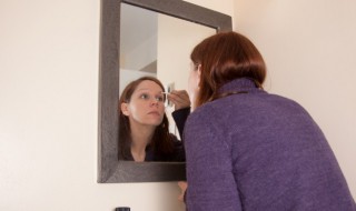 女生眉粉的正确使用方法 初步学用眉粉怎么用
