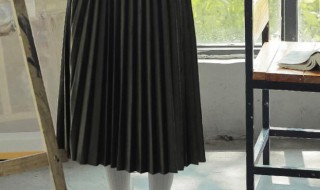 长款百褶裙的秋冬穿搭方法 长款百褶裙的秋冬穿搭方法图片